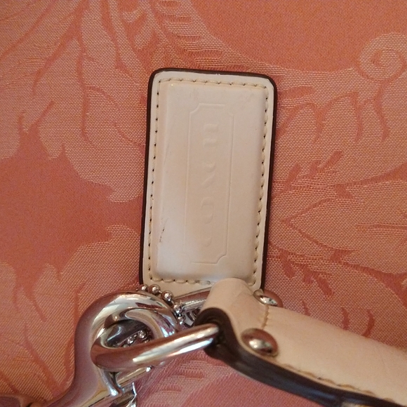 VGUC. Coach signature C canvas shoulder bag. - Picture 9 of 16